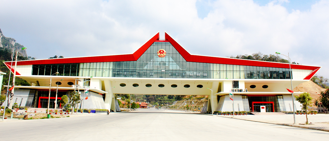 Cửa khẩu Quốc tế Hữu Nghị là cửa khẩu đường bộ quốc tế quan trọng nhất trên biên giới Việt Nam - Trung Quốc, nằm ở tỉnh Lạng Sơn, Việt Nam. Đây là điểm kết nối kinh tế và giao thương hàng hóa huyết mạch giữa hai quốc gia.