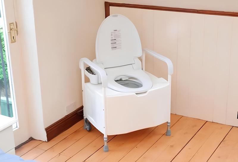 Ghế bô cao cấp cho người già hiện nay được thiết kế đa năng, tích hợp nhiều tiện ích như bánh xe di chuyển, khả năng gấp gọn và khả năng chịu tải lớn để hỗ trợ tối đa cho người cao tuổi hoặc người bệnh khó đi lại