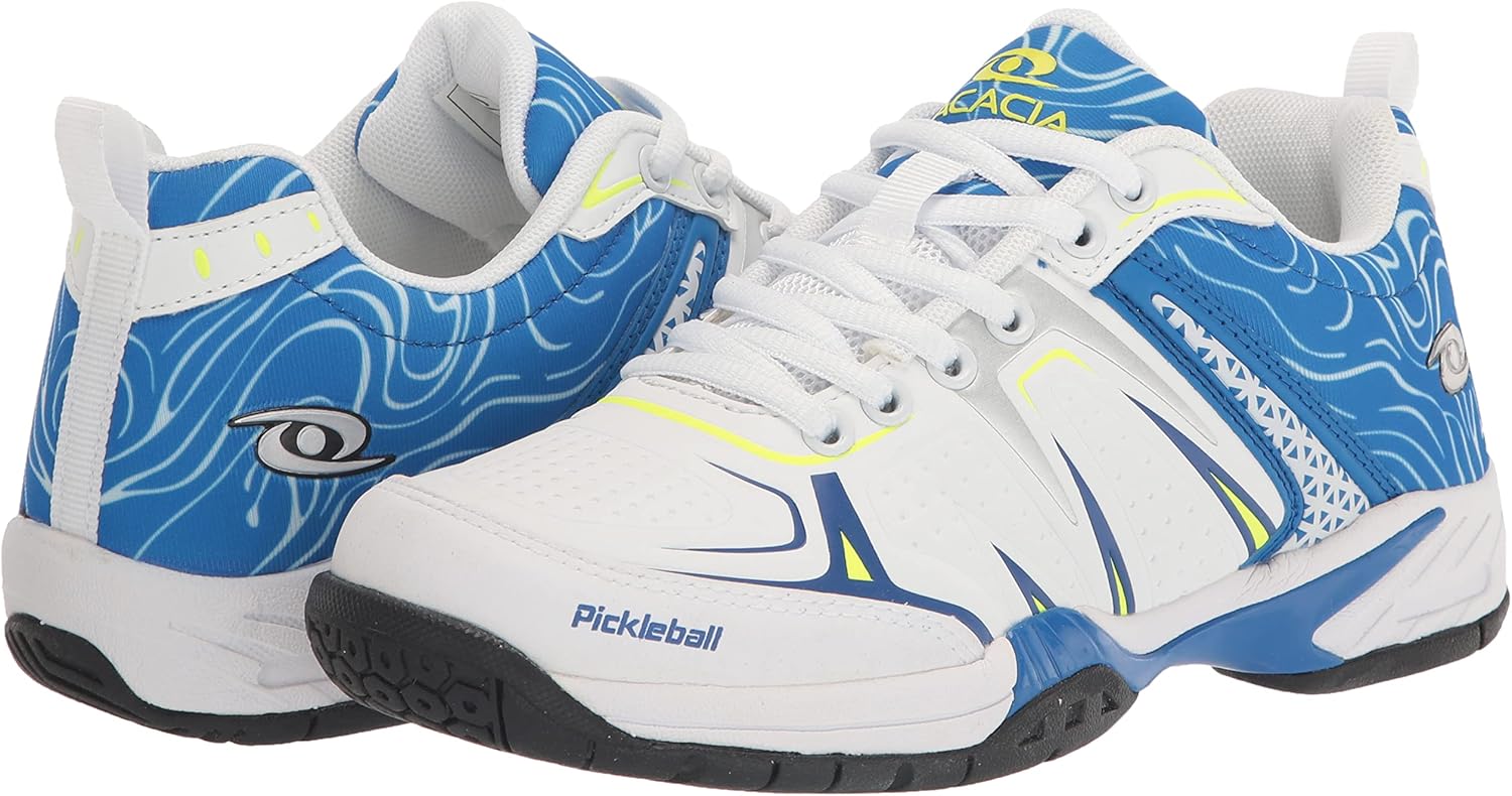 Giày Pickleball được thiết kế đặc biệt để đáp ứng các yêu cầu về độ bám và hỗ trợ chuyển động nhanh trên sân. Những đôi giày chuyên dụng này thường có đế chống trượt và lớp lót êm ái, giúp bảo vệ chân người chơi khỏi các chấn thương trong quá trình di chuyển.