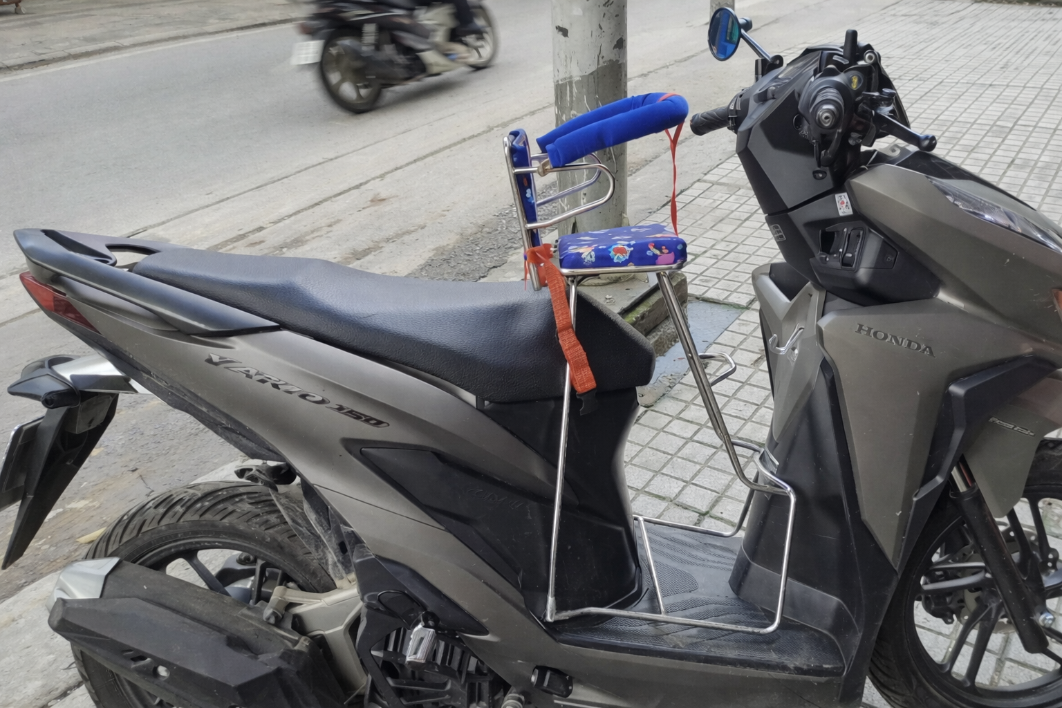  Ghế ngồi xe tay ga cho bé